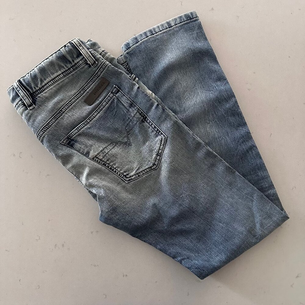 DIESEL WAYKEE JOGG JEANS IN LIGHT BLUE